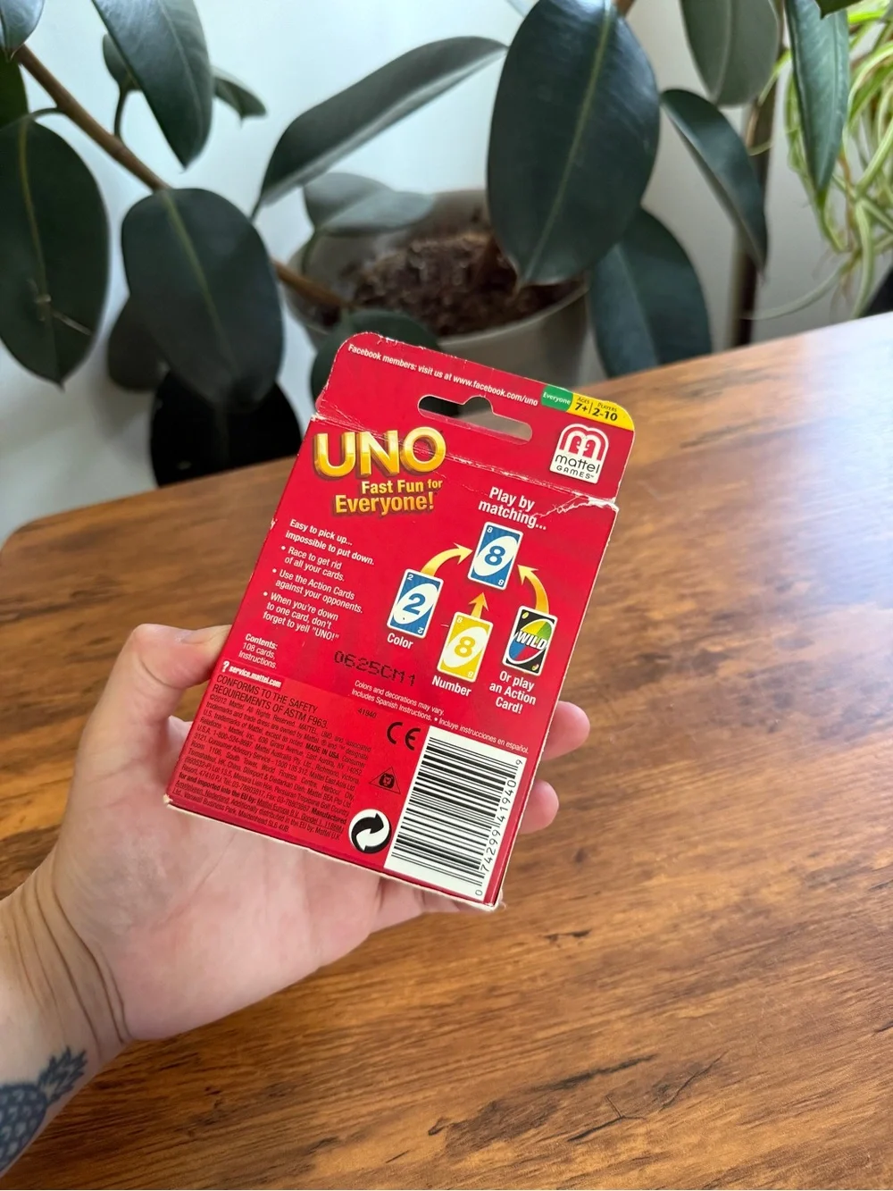 UNO Classic Card Game - Red